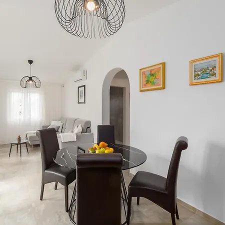 Apartment Zomzi