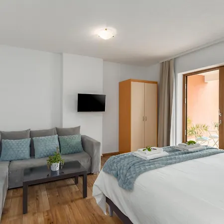 Zomzi Apartment *