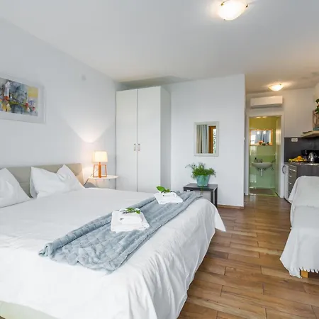 Apartment Zomzi *