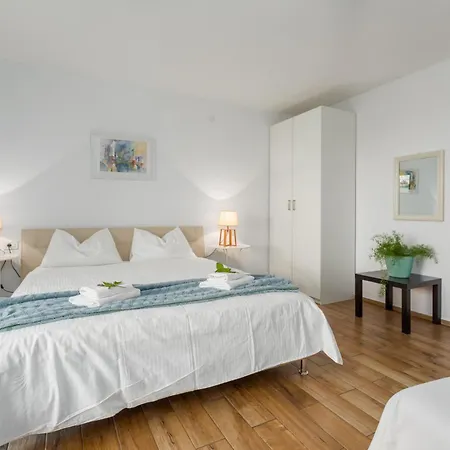 Zomzi Apartman Porec