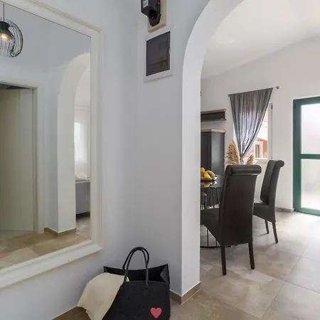 Zomzi Apartman Porec