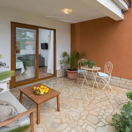 Zomzi Apartman Porec